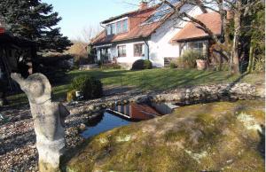 a house with a stone bridge in front of a yard at Ferienwohnung Buchbergblick in Coburg