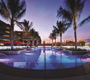 a swimming pool with palm trees in a resort at Borgata Hotel Casino & Spa in Atlantic City