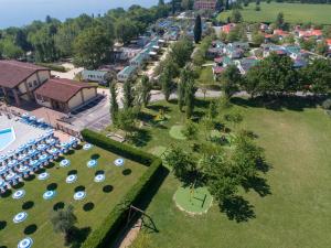 Bazén v ubytování Camping Piantelle nebo v jeho okolí