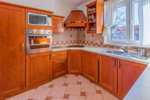 Küche/Küchenzeile in der Unterkunft Apartments Alin