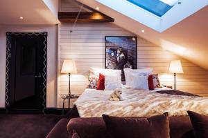 מיטה או מיטות בחדר ב-Arctic Light Hotel