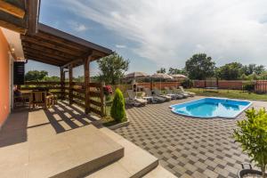 Bazén v ubytování Cozy villa Sejdi with private pool in Pula by WiiBuk nebo v jeho okolí