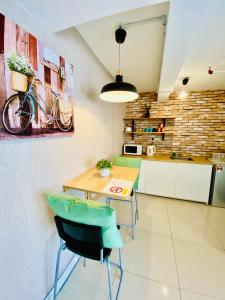 Köök või kööginurk majutusasutuses Chrisenbel Suites - Pinnacle PJ