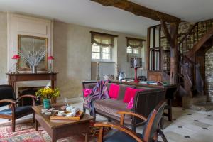 a living room with a couch and a table at Manoir du Mesnil de Bas in Bréhal