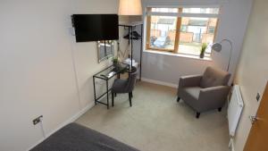 Gallery image of Telford Townhouse with Parking in Telford