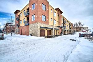 Το Main St Bozeman Condo - Walk to Parks and Eateries! τον χειμώνα