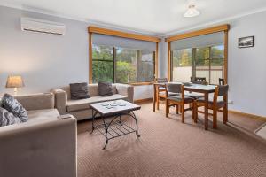 A seating area at Marsden Court Apartments Now incorporating Marsden Court and Sharonlee Strahan Villas