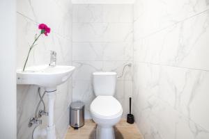 Kúpeľňa v ubytovaní BpR Blooming Design Home with A/C