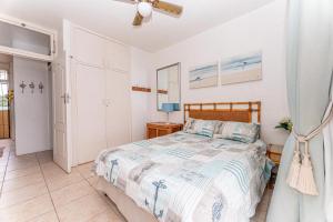 a bedroom with a bed and a window at Amazing Sea View Apartment La Ballito in Ballito