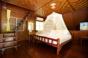 Postel nebo postele na pokoji v ubytování Koh Tao Royal Resort