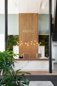 Predel za sedenje v nastanitvi Ariane Hotel