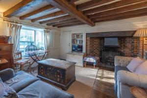 A seating area at Chequers Hotel 
