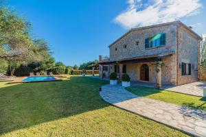 a large brick house with a pool in the yard at Villa Font Xica Petit by Sealand Villas in El Port