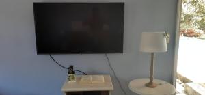 Et tv og/eller underholdning på Loft Aconchego da Serra