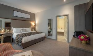 Voodi või voodid majutusasutuse Clayton Hotel Charlemont toas