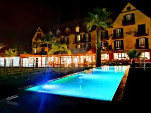 สระว่ายน้ำที่อยู่ใกล้ ๆ หรือใน Hotel Quinta Do Furao