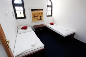 Postelja oz. postelje v sobi nastanitve Hotel Širák