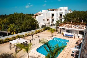 an aerial view of a hotel with a swimming pool at Villas Palmar Holbox in Holbox Island