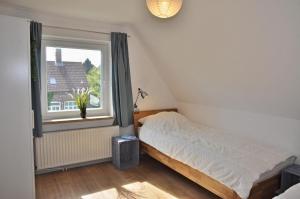 Un pat sau paturi într-o cameră la Strandhaus 19b