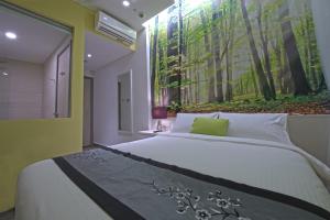 Postel nebo postele na pokoji v ubytování J8 Hotel
