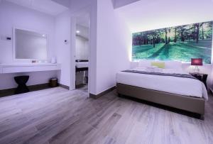 Postel nebo postele na pokoji v ubytování J8 Hotel