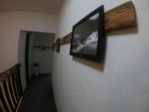 En TV eller et underholdningssystem på Penzion & Restaurant Pod Čerťákem