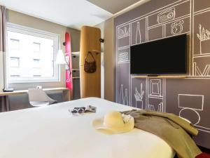 TV a/nebo společenská místnost v ubytování ibis Genève Centre Gare