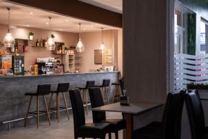 The lounge or bar area at Hotel Ancora
