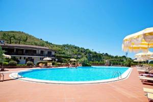 Swimmingpoolen hos eller tæt på Casa Vacanza Kair Trilo 225 + 21 billeder