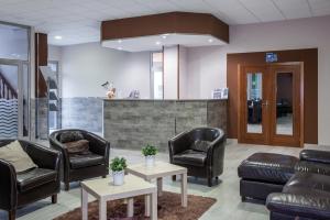 A seating area at Hotel Ancora