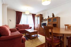a living room with a table and a dining room at APARTAMENTO EN A ESTRADA/GALICIA in A Estrada