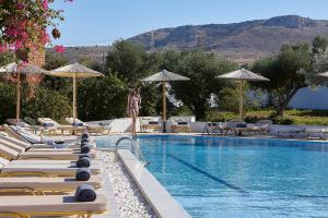 Bazén v ubytovaní Vasia Royal Hotel alebo v jeho blízkosti