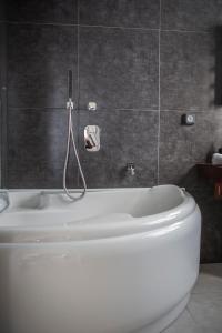 Koupelna v ubytování Suites Minetos
