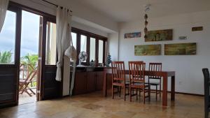 a dining room with a table and chairs and a balcony at Penthouse Apartment Cumbuco - Tee's Beach Palace in Cumbuco