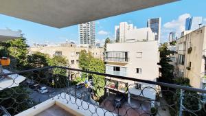 En balkon eller terrasse på BnBIsrael apartments - Yosef Eliyahu Terracotta