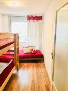 Postel nebo postele na pokoji v ubytování 13 Lake View, Family central modern app
