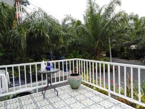 Krasom Homestay的阳台或露台