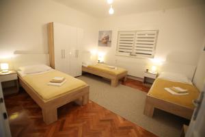 Ένα ή περισσότερα κρεβάτια σε δωμάτιο στο InOsijek- FEELS LIKE HOME