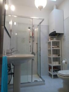 Bilik mandi di Profumo di Mare CIN ITO1OO59C2HKBFVVXS +22 gambar