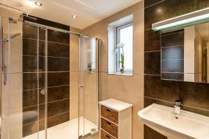 Et badeværelse på The Penthouse @ Carus Green + 34 billeder