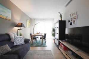 Posezení v ubytování Cozy Home · Cozy Home · Nice apartment w/pool and private terrace