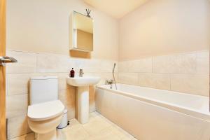 The Beautiful Gems of Harrogate tesisinde bir banyo