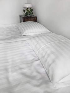 Posteľ alebo postele v izbe v ubytovaní Apartament Parkowy w Polanicy Zdrój