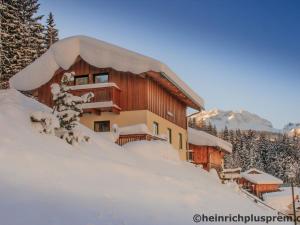 Zdjęcie z galerii obiektu Spacious Chalet in Annaberg-Lungötz with Sauna w mieście Annaberg im Lammertal