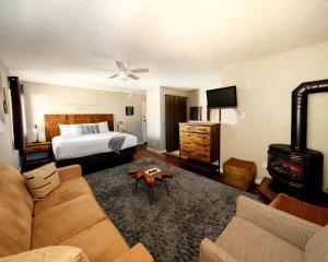 a living room filled with furniture and a bed at Resthaven Tahoe in South Lake Tahoe