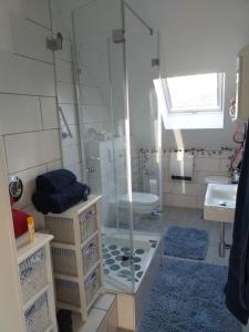 a bathroom with a glass shower and a sink at Ferienwohnung Mabo in Kempen