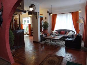 Ein Sitzbereich in der Unterkunft Hostal Bivouac