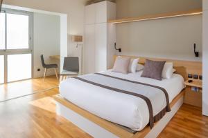 Ένα ή περισσότερα κρεβάτια σε δωμάτιο στο Hotel Du Commerce Spa