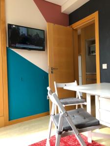 Et tv og/eller underholdning på king's tower by Férias em Figueira