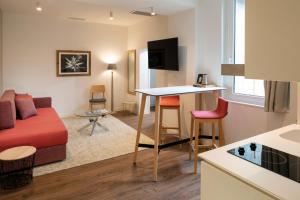 TV a/nebo společenská místnost v ubytování Hotel Du Commerce Spa